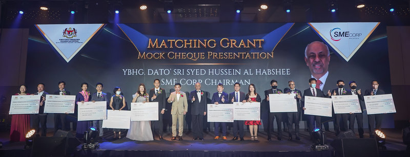 $!The Chairman of SME Corp personally presented grants totaling approximately three million Ringgit to LICTA’s winners to support their brand promotion, digitalization, and automation transformation goals.