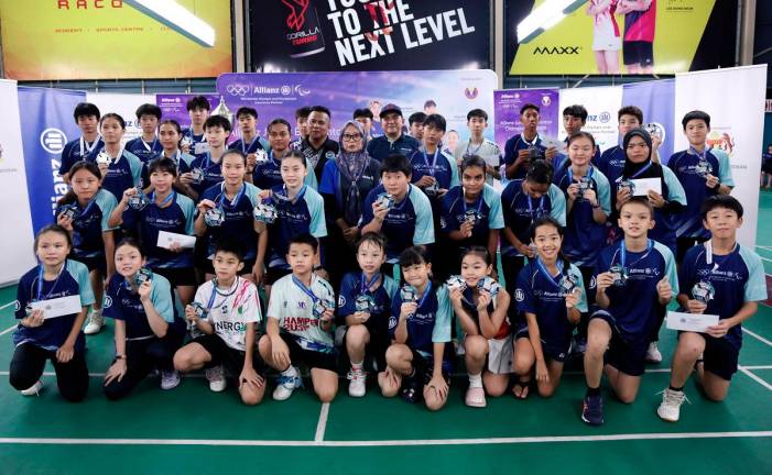 AJBC 2025 Qualifying Round 6 U-13 Girls’ Doubles champions Clarissa Anne Alexander and Christine Anne Alexander (left from second top row) with the runners-up of the same category