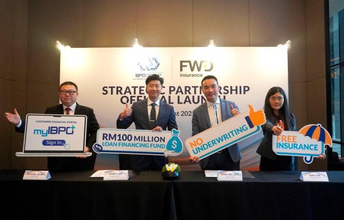 IBPO Group Berhad and FWD Insurance Berhad officially launches their Strategic Partnership to protect IBPO Customers’ loans with complimentary life insurance by FWD Insurance Berhad. From the middle left; IBPO Group Berhad, Founder &amp; Group Managing Director, Andy Lim and the Chief Technology Officer, Samuel Quek. From the middle right, FWD Insurance Berhad, Chief Executive Officer, Mak See Sen and the Chief Digital, Direct &amp; Telemarketing, Ann Lim.