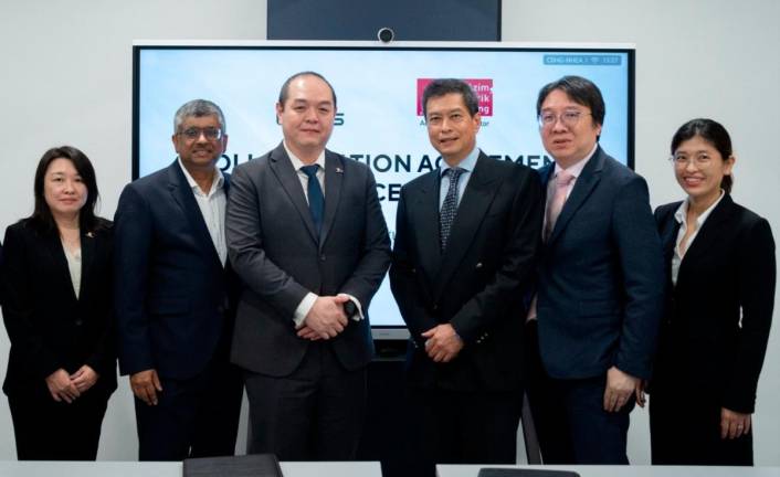 Fong (centre left) with Tunku Farik (centre right) and their teams after conclusion of the official signing ceremony.