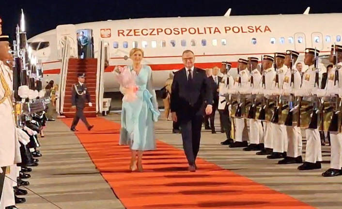 The President of Poland, Andrzej Duda and his wife Agata Kornhauser-Duda have landed at the Bunga Raya Complex of the Kuala Lumpur International Airport here tonight. - via BERNAMA