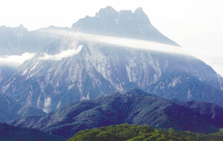 From the window seat of a Fokker Friendship plane, the rocky peaks of Mount Kinabalu would come into view, bathed by the sun. – BERNAMAPIC