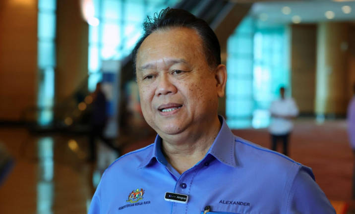 Works Minister Datuk Seri Alexander Nanta Linggi. - BERNAMApix