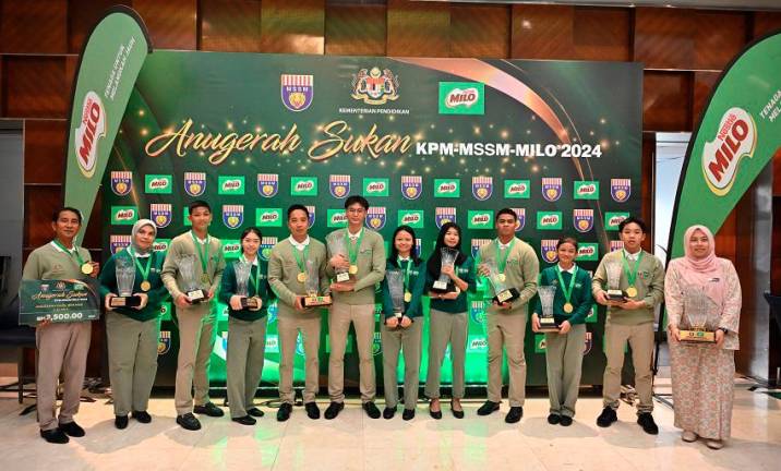 FROM LEFT TO RIGHT: Shurizan Bin Mansor, Nooriani Binti Abdul Rahman, Muhammad Raqib Darwisy Bin Mohd Mohd Syahrizan, Tan Pei Ler, Mohd Nazri Bin Naser, Muhammad Dhuha Bin Zulfikry, Dania Sofea Binti Zaidi, Aleeya Fariesya Binti Faizul Rizal, Muhammad Imaan Aiman Bin Muhammad Redzuan, (Para-Renang), Maisarah Binti Mohd Khairul Nizam, Sheamus Chew Heng Yi, Tuan Zainuren Bin Hj Mohd Nor (Representative).