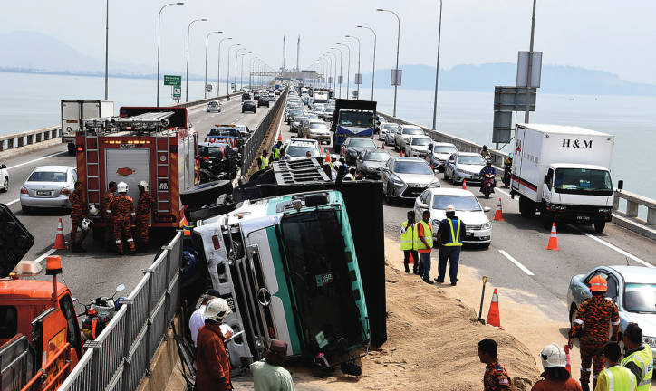 Many of these vehicles are poorly maintained, with inspections often neglected and substandard components used, compromising their roadworthiness and increasing the risk of fatal accidents. – BERNAMApix
