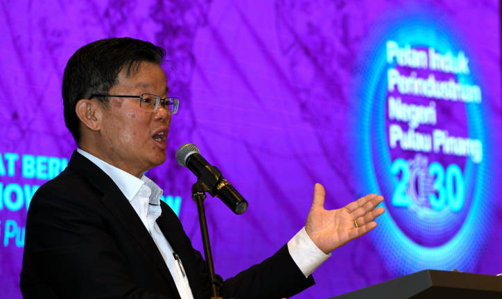 Ketua Menteri Pulau Pinang Chow Kon Yeow berucap pada Majlis Peluncuran Pelan Induk Perindustrian Negeri Pulau Pinang 2030 di sini hari ini. - BERNAMA