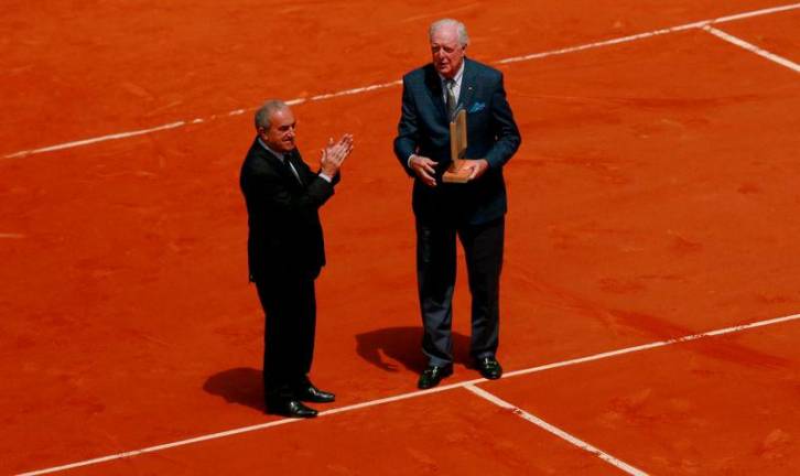 Former Austrailan player Fred Stolle is presented with an award by FFT President Jean Gachassin. FILEpix-REUTERESpix