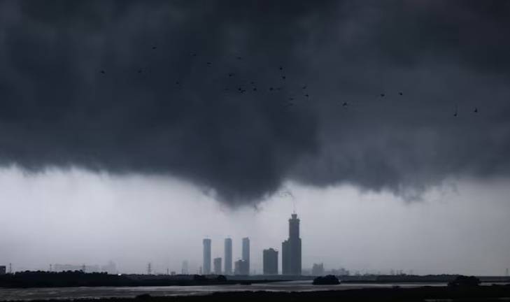Monsoon clouds loom over the overflowing river Yamuna, in New Delhi, India, July 15, 2023. - REUTERSpix