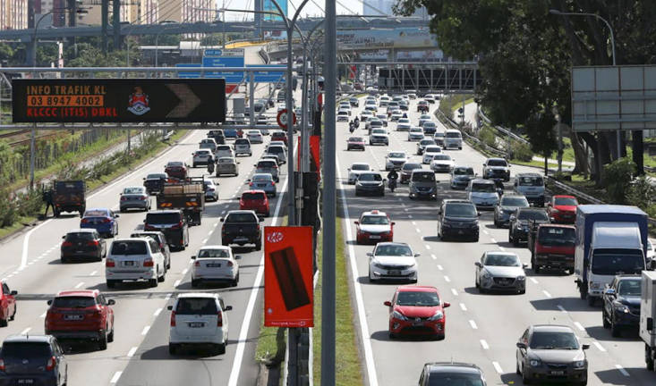 Heavy traffc on major highways heading to Klang Valley this evening