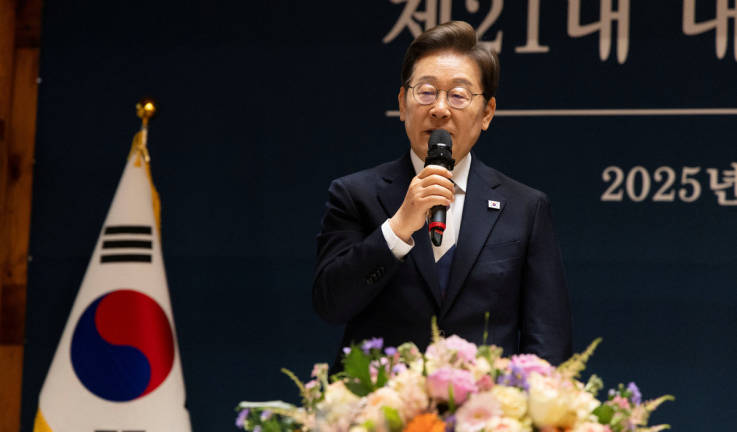 South Korean President Lee Jae-Myung talks during a meeting with party leaders after his oath of inauguration in the National Assembly in Seoul, South Korea, 04 June 2025. - REUTERSpix