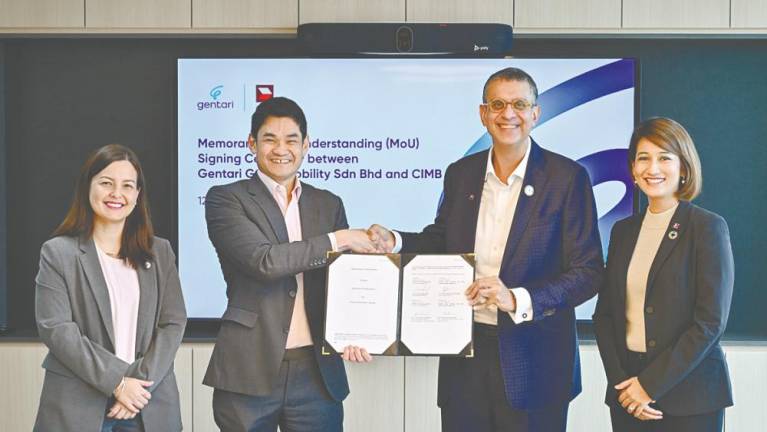 (from left) Gentari Green Mobility chief customer officer Aliah Nasreen Abdullah, Shah, Gurdip and CIMB Bank’s head of sustainability Malaysia Tania Davina at the signing ceremony.