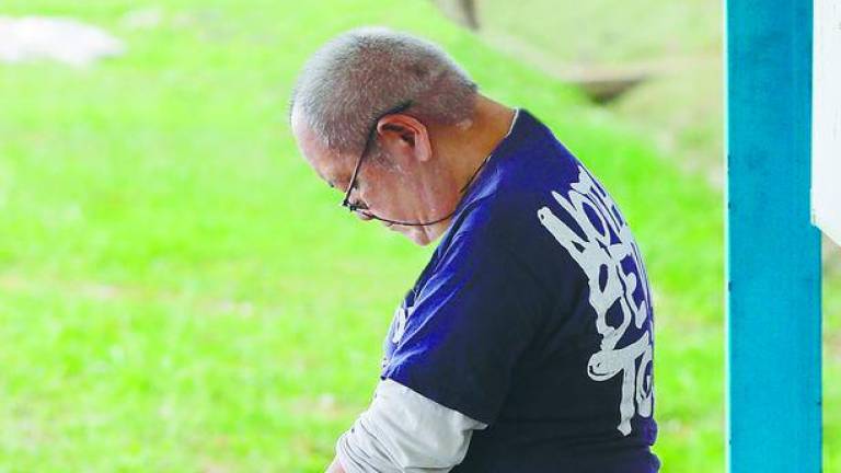 Nor Izzah recommended keeping screens at eye level, maintaining proper back support and sitting with elbows at a 90° angle. – Adib Rahwi Yahya/theSun
