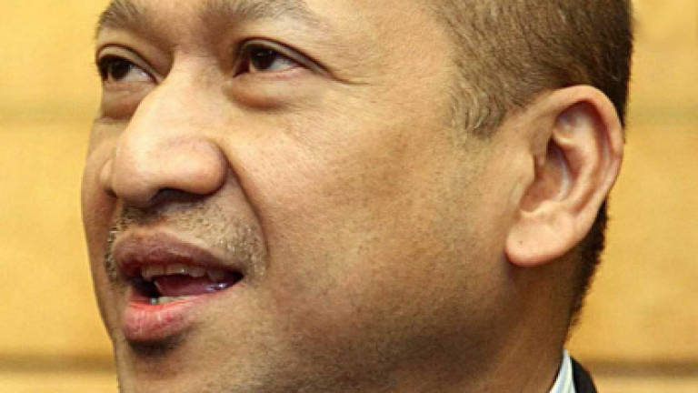 Cuepacs to Nazri: Minister can't simply open and close offices