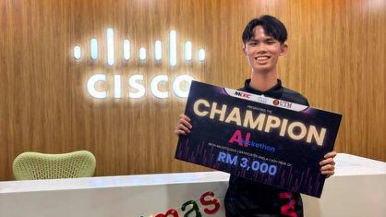 Tan, as he received his cash prize at the head office of Cisco Systems (M) Sdn Bhd