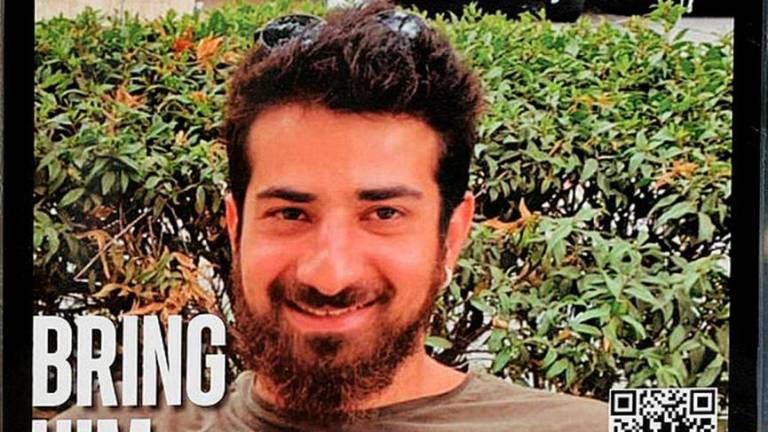 This photo shows a poster bearing a portrait of Idan Shtivi, one of the Israelis held hostage in the Gaza Strip since October 2023, set up in a square in Tel Aviv on January 21, 2025. The remains of the second of two hostages recovered from Gaza this week have been identified as belonging to Idan Shtivi, the Israeli prime minister’s office said on August 30, 2025. (Photo by AFP)