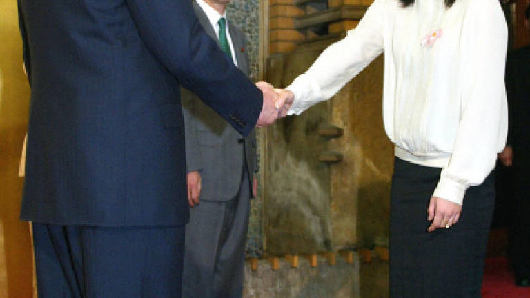 Japan singer Utada to wed Italian barman