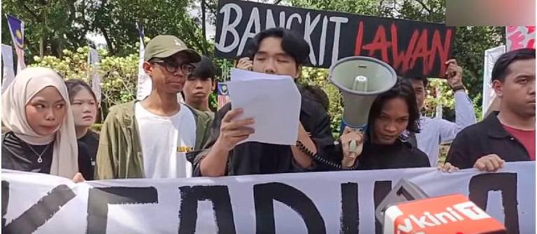 - Screengrab of the peaceful assembly via KiniTV