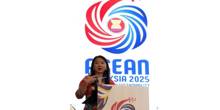 Youth and Sports Minister Hannah Yeoh delivering the keynote address at the Roundtable Discussion Programme: ASEAN Youth Mental Health 2025 today. - BERNAMA