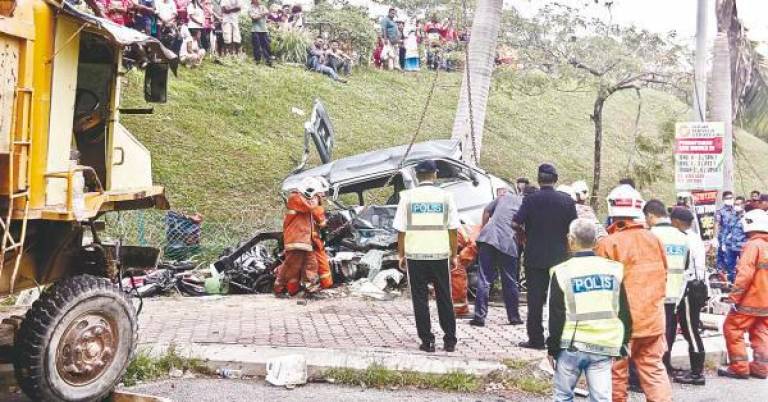 Traffic accident cases in Malaysia increased to 598,635 in 2023 from 545,588 in 2022. – THESUNPIX