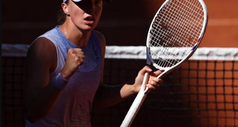Defending champion Iga Swiatek got past Romania’s Jaqueline Cristian in the third round at the French Open. - AFPpix