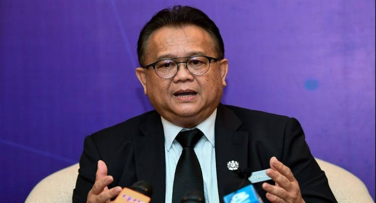 Works Minister Datuk Seri Alexander Nanta Linggi. - BERNAMApix
