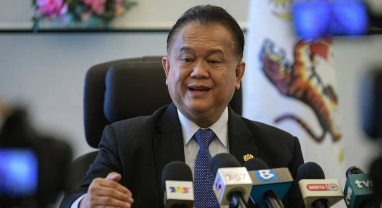 Works Minister Datuk Seri Alexander Nanta Linggi. - BERNAMA