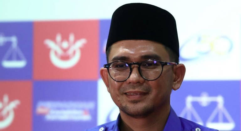 Ahli Dewan Undangan Negeri (ADUN) Nenggiri Mohd Azmawi Fikri Abdul Ghani. - BERNAMA
