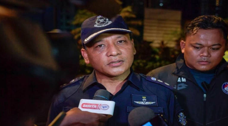 Kuala Lumpur Traffic Investigation and Enforcement Department (JSPT) chief ACP Mohd Zamzuri Mohd Isa (left). - BERNAMApix