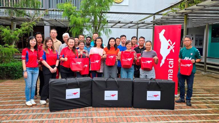 Da Ma Cai extends aid to Putra Heights blaze victims with essential support