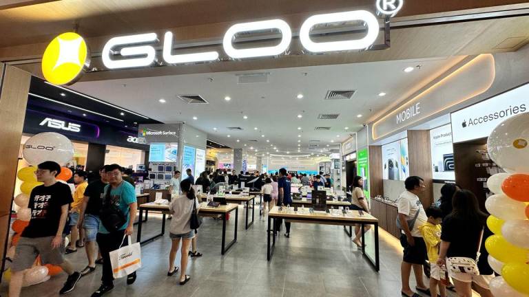 Gloo Hyperstore in Queensbay Mall