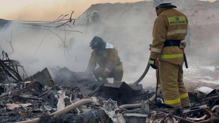 In this handout picture released by Kazakhstan's emergency situations ministry, emergency specialists work at the crash site of an Azerbaijan Airlines passenger jet near the western Kazakh city of Aktau on December 25, 2024. - AFP PHOTO / Kazakhstan's emergency situations ministry / handout