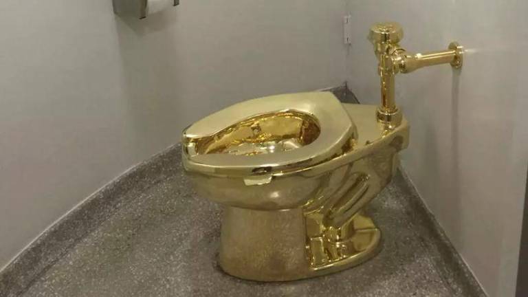 The golden lavatory was stolen from Blenheim Palace in southern England in 2019 © William EDWARDS / AFP/File