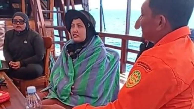 Amirah Bazil, 35, was found safe on Sunday morning after a passing speedboat spotted her signalling for help in shallow waters. (Credit - Dok. Basarnas Maumere via DetikBali portal)