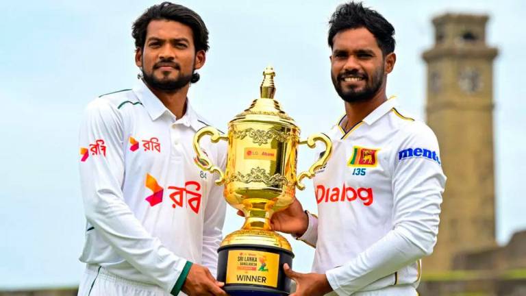 Sri Lanka’s captain Dhananjaya de Silva (R) and his Bangladesh counterpart Najmul Hossain Shanto pose with the trophy on the eve of their first Test at Galle © Ishara S. KODIKARA / AFP