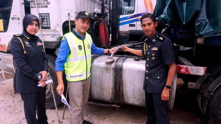 KPDN rampas 15,800 liter diesel di Jitra, Kuala Kedah