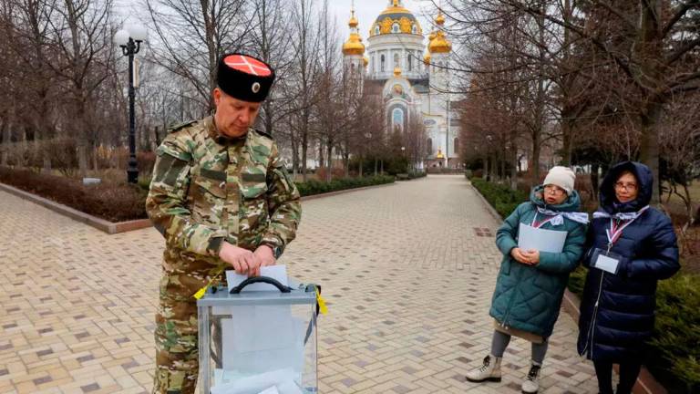 A soldier casts a ballot at a mobile polling station during early voting in Donetsk in Russian-occupied east Ukraine on March 10, 2024. © Alexander Ermochenko, Reuters