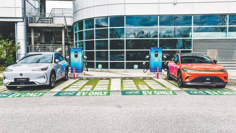 The hub is equipped with two DC chargers and four charging bays, delivering a combined station output power 120kW and allowing four EVs to charge at once.