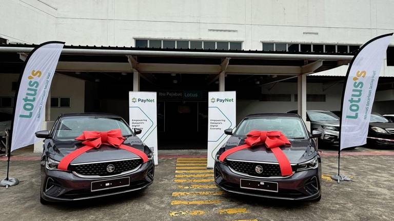 Two lucky shoppers win Proton S70 Premium in MyDebit Syiokkk Raya Contest at Lotus’s Malaysia