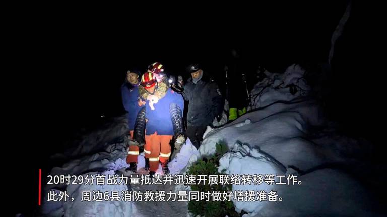 Tibetan firefighters rescue trekkers from Everest after they were stranded by a blizzard, in Tingri, Tibet Autonomous Region, China, in this screen grab taken from video released on October 6, 2025. - Tibet Firefighting Department/Handout via REUTERS