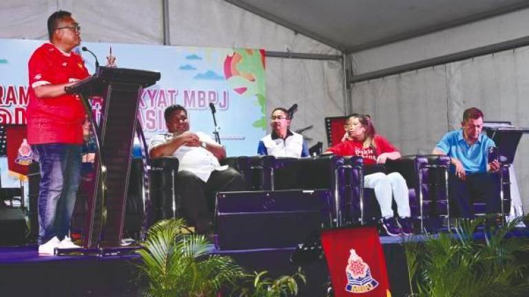Aznan (left) with Rajiv (seated, first from left) and MBPJ council members at the programme.