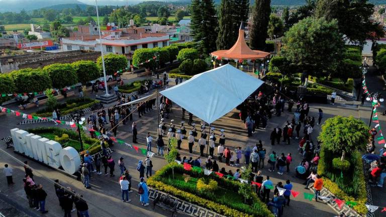 A drone view shows a tribute by local authorities for Silverio Villegas Gonzalez, 38, a man from Michoacan who was fatally shot by a U.S. Immigration and Customs Enforcement (ICE) agent in Franklin Park, Illinois, shortly after dropping off his two children at a nearby elementary school and daycare, in Irimbo, Mexico, September 26, 2025. REUTERS/Ivan Arias