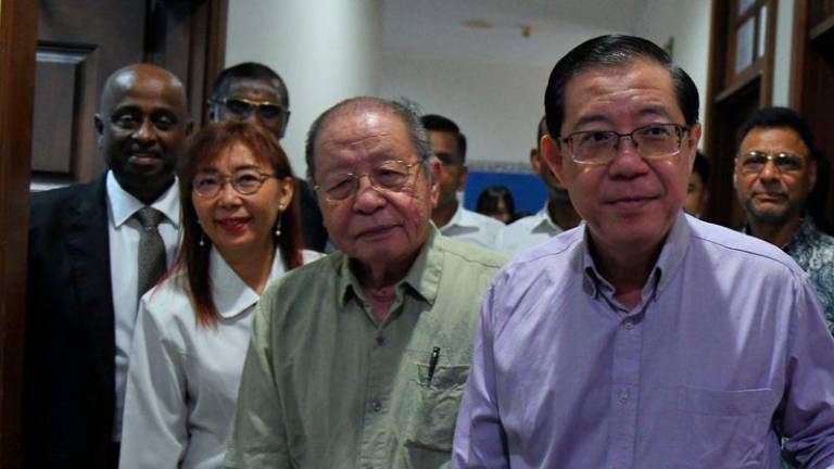 DAP Chairman Lim Guan Eng (right) with DAP veteran, Tan Sri Lim Kit Siang (second, right) and Seputeh Member of Parliament, Teresa Kok (second, left) - BERNAMApix