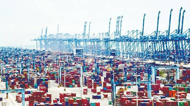 As part of the effort to strengthen trade connectivity, Malaysia is actively signing free trade agreements to open up opportunities for exports. – Bernama filepic