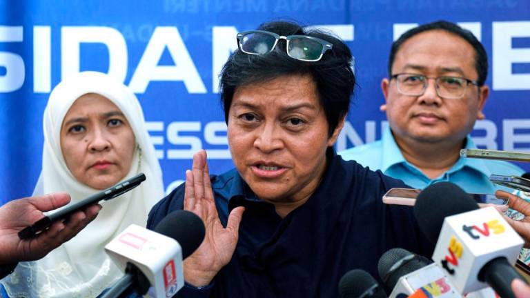 Menteri di Jabatan Perdana Menteri (Undang-Undang dan Reformasi Institusi) Datuk Seri Azalina Othman Said ditemui media ketika sesi Town Hall Antibuli #GenerasiTanpaBuli’ peringkat negeri Pulau Pinang dan Perak di Dewan SJKC Aik Hua, Sungai Ara pada Sept 26, 2025