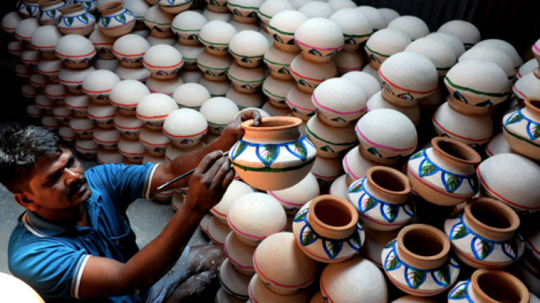 Demand for traditional clay pots increase during ponggal festival