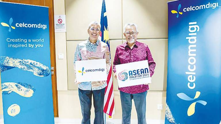 Investment, Trade and Industry Minister Tengku Datuk Seri Zafrul Tengku Abdul Aziz (left) and Idham at the appointment ceremony.
