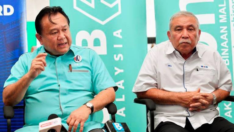 Public Works Minister Datuk Seri Alexander Nanta Linggi (left) - BERNAMApix