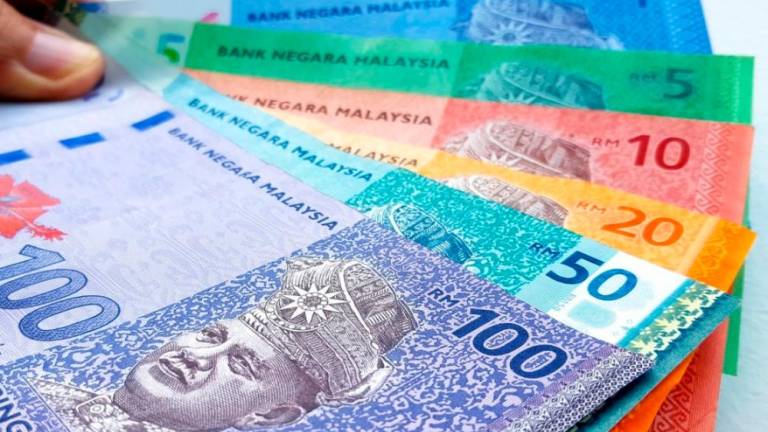 Public Investment Bank expects the ringgit to average around RM4.45-4.55 in 2025 as the US Federal Reserve remains cautious on further rate cuts. – Bernama filepic