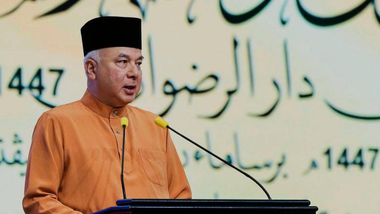 Sultan Perak Sultan Nazrin Shah berkenan menyampaikan titah baginda ketika berangkat pada sambutan Maulidur Rasul 1447H/2025M peringkat negeri Perak di sebuah hotel semalam.