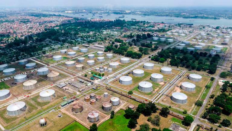 An Aerial view of PT Pertamina refinery Plaju in Palembang, Indonesia, October 24, 2018. Antara Foto/Nova Wahyudi via REUTERS/File Photo